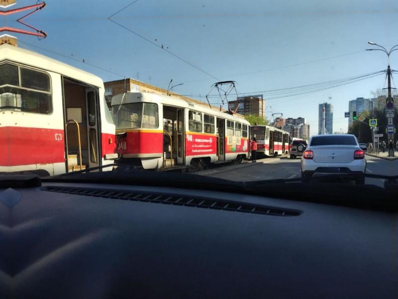 Утром 21 апреля на проспекте Ленина в Самаре встали трамваи