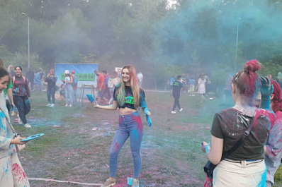 На Воронежских озёрах в Самаре устроили красочную акцию с триколором в честь Дня России