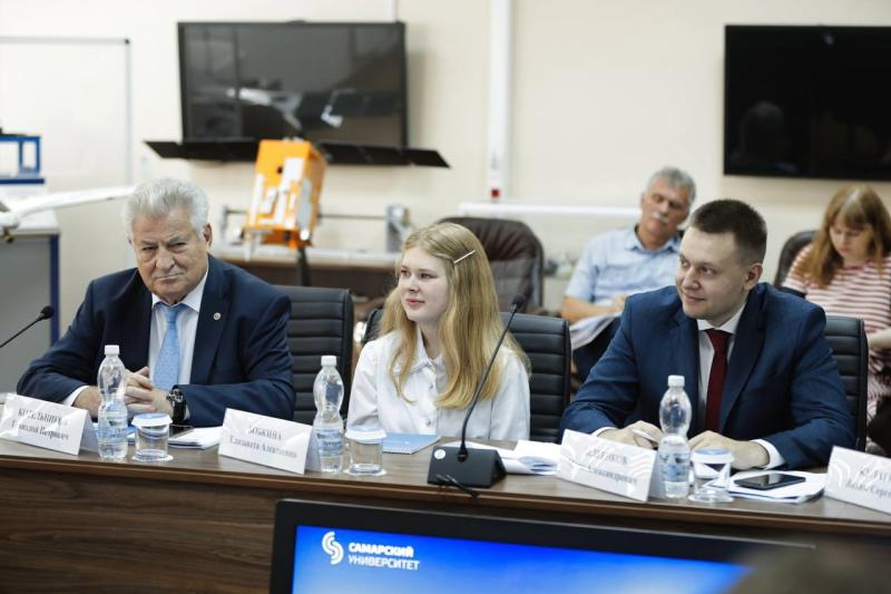 Вячеслав Федорищев пригласил самарских студентов-стобалльников в кадровый резерв Правительства