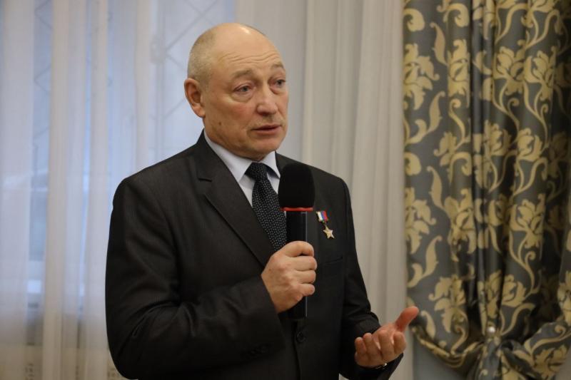 Память и преемственность: в День Неизвестного Солдата Герой России встретился с самарскими ветеранами