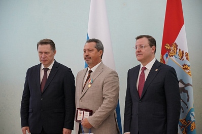 Михаил Мурашко и Дмитрий Азаров вручили награды медикам региона