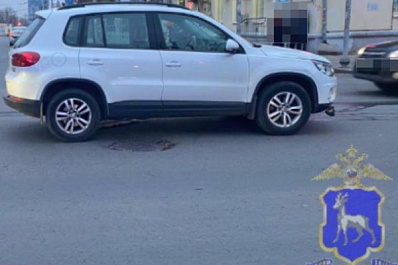 В Самаре 19 октября отлетевшая на тротуар легковушка сбила двух пешеходов 