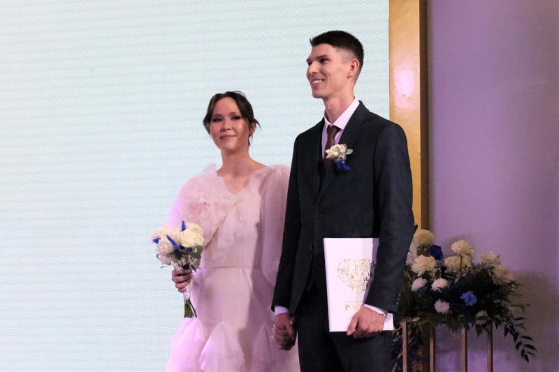 Самарская пара вступила в брак в День региона на выставке-форуме "Россия"