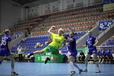 Гандбольная "Лада" побеждает "Кубань" 