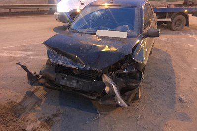 В Самаре пьяный водитель на скорости влетел в отбойник