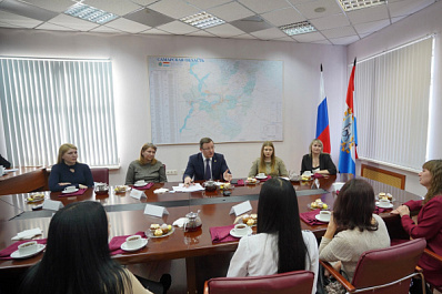 Губернатор Дмитрий Азаров встретился с родственниками военнослужащих из Сызрани