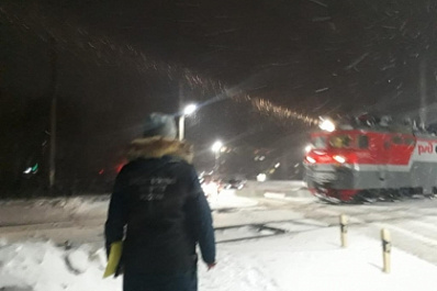 В Сызрани прохожий спас от гибели под колесами поезда девочку-подростка