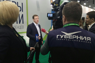 Дмитрий Азаров провел встречу с финалистами конкурса "Лидеры России" от губернии