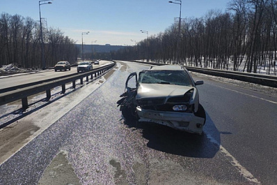 В Самаре 75-летний пенсионер на иномарке въехал в столб