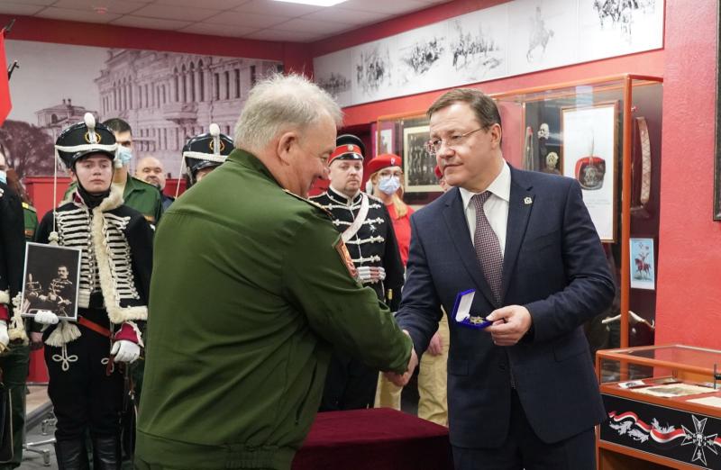 Дмитрий Азаров передал в дар самарскому музею уникальный экспонат