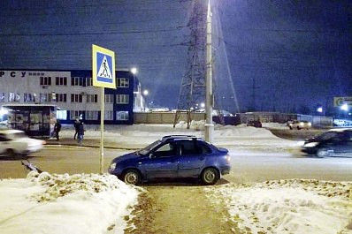 В Тольятти автомобиль сбил мужчину с двухлетней дочерью на руках