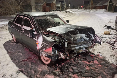 Отказался проверяться на опьянение: в Сызрани водитель иномарки влетел в "Приору" на встречке