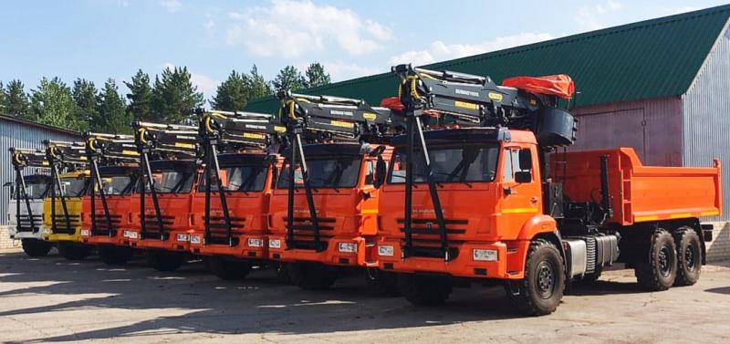 В Самарскую область поступят семь грузовиков с гидроманипуляторами