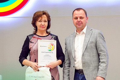 Генеральный директор Анатолий Шаблинский лично поздравил коллег с солидным стажем работы на Тольяттиазоте