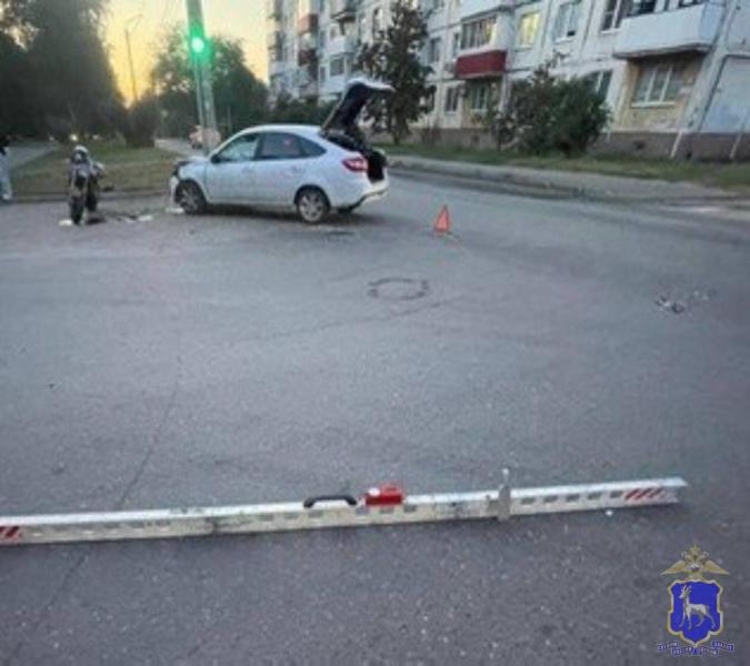 В Тольятти 32-летний мотоциклист на перекрестке врезался в "Гранту"