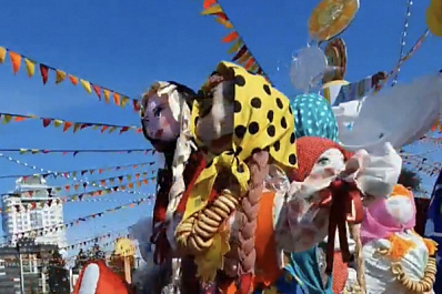 Площадь Куйбышева в Самаре украсили больше 350 Маслен