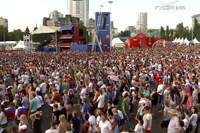 Яркие моменты фан-феста во время матча Бразилия - Мексика в Самаре