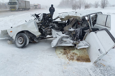 В страшной аварии на трассе М5 в Самарской области погибли пассажиры и водитель легковушки