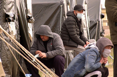 На границе Самарской области вновь скопились граждане Узбекистана