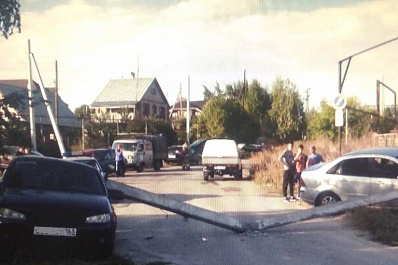 В Самарской области пьяный парень на иномарке снес опору ЛЭП, пострадали два ребёнка