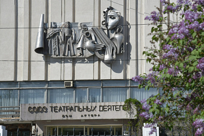 Самарцев приглашают на бесплатный спектакль "Детство, опаленное войной"