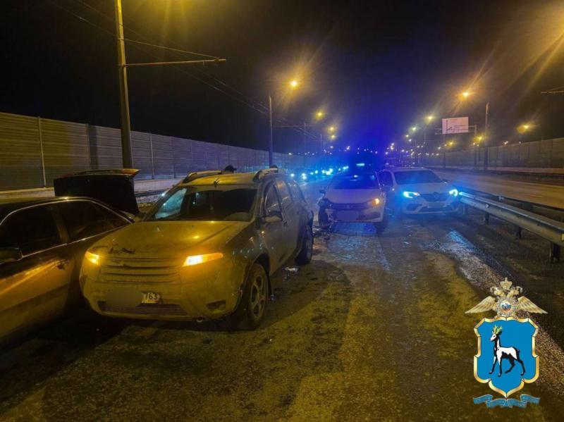 В Самаре на Фрунзенском мосту произошло массовое ДТП