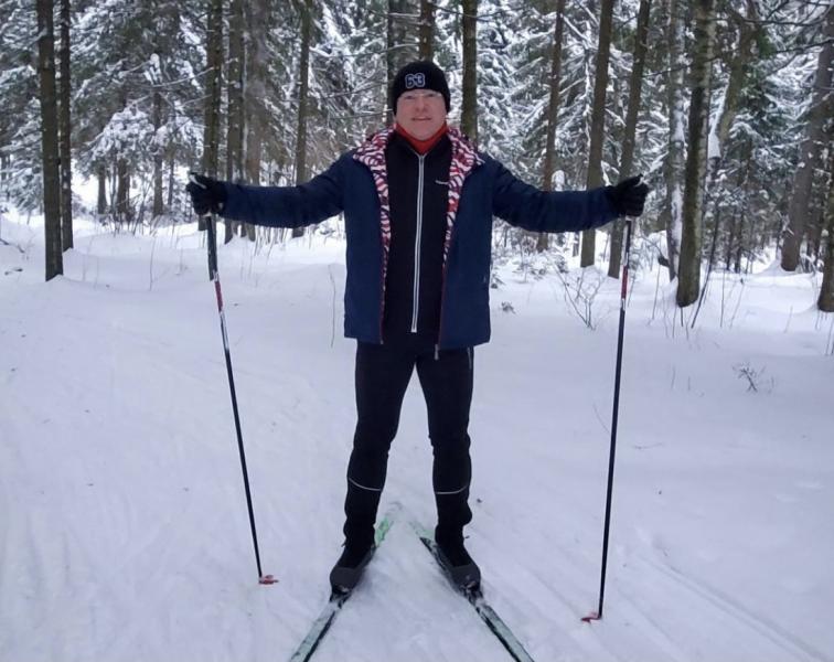 Лыжный марафон и 63 отжимания: Дмитрий Азаров начал 2022 год со спорта