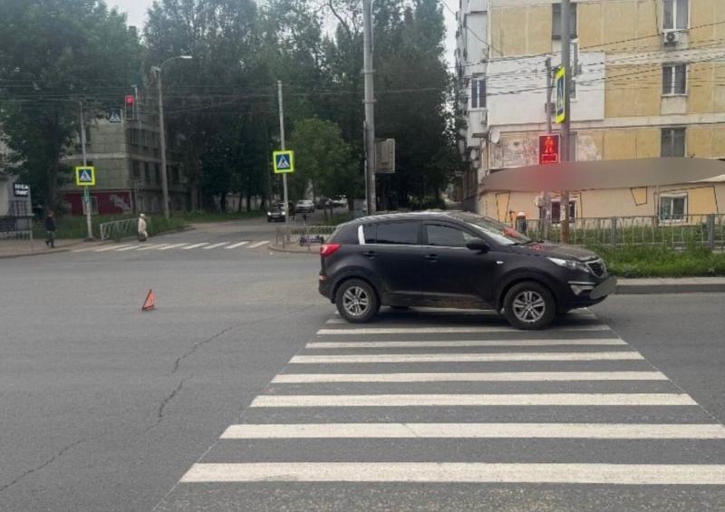 В Самарской области двое детей на электросамокате врезались в легковушку