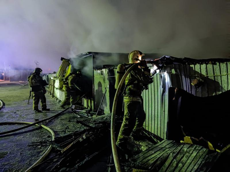 В Самаре на Птичьем рынке потушили крупный пожар