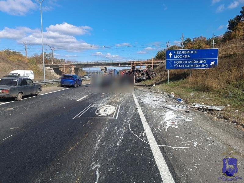 Наносили разметку: в Самарской области на трассе автоцистерна сбила двух рабочих