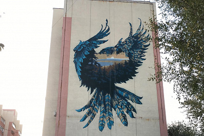 Гигантский орел появился на фасаде многоэтажного дома в Самаре за 5 дней