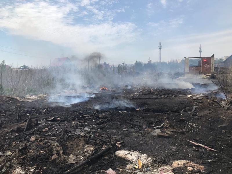 Дома сгорели дотла: фото и видео с места пожара в Яицком
