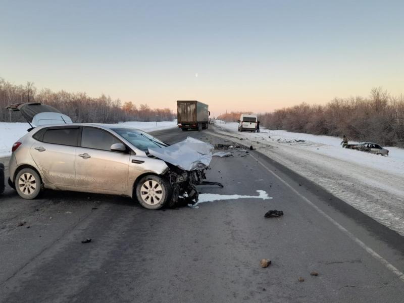 В Самарской области на трассе М5 столкнулись три легковушки