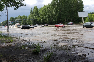 В Тольятти на улице Юбилейной образовался потоп
