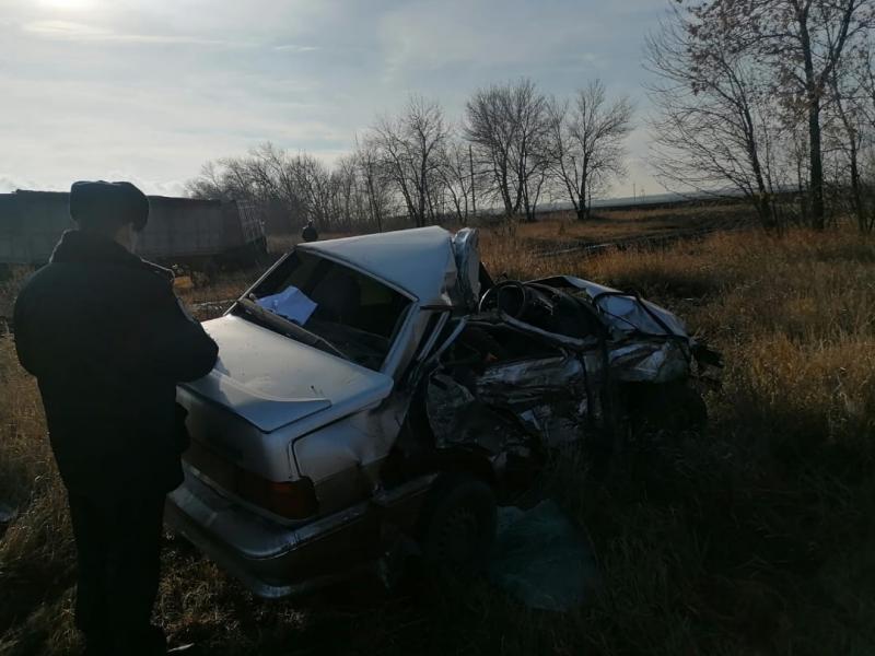 Водитель и пассажир ВАЗ-2115 погибли в ДТП с КамАЗом и "Грантой" в Самарской области