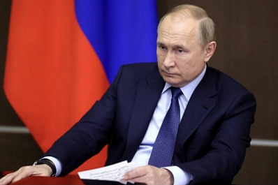 Владимир Путин поручил продолжить ковидные выплаты медикам