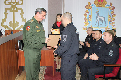 Сотрудников СОБР наградили за задержание особо опасных преступников