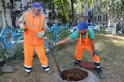 Самарские хозяйки испытывают на прочность канализацию