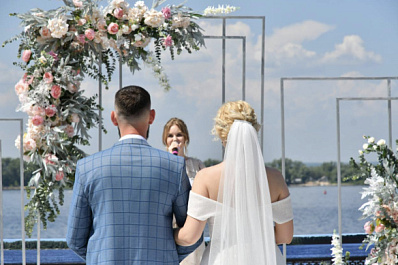 В соцопросе россияне назвали семью лучшим защитником от недостоверной информации