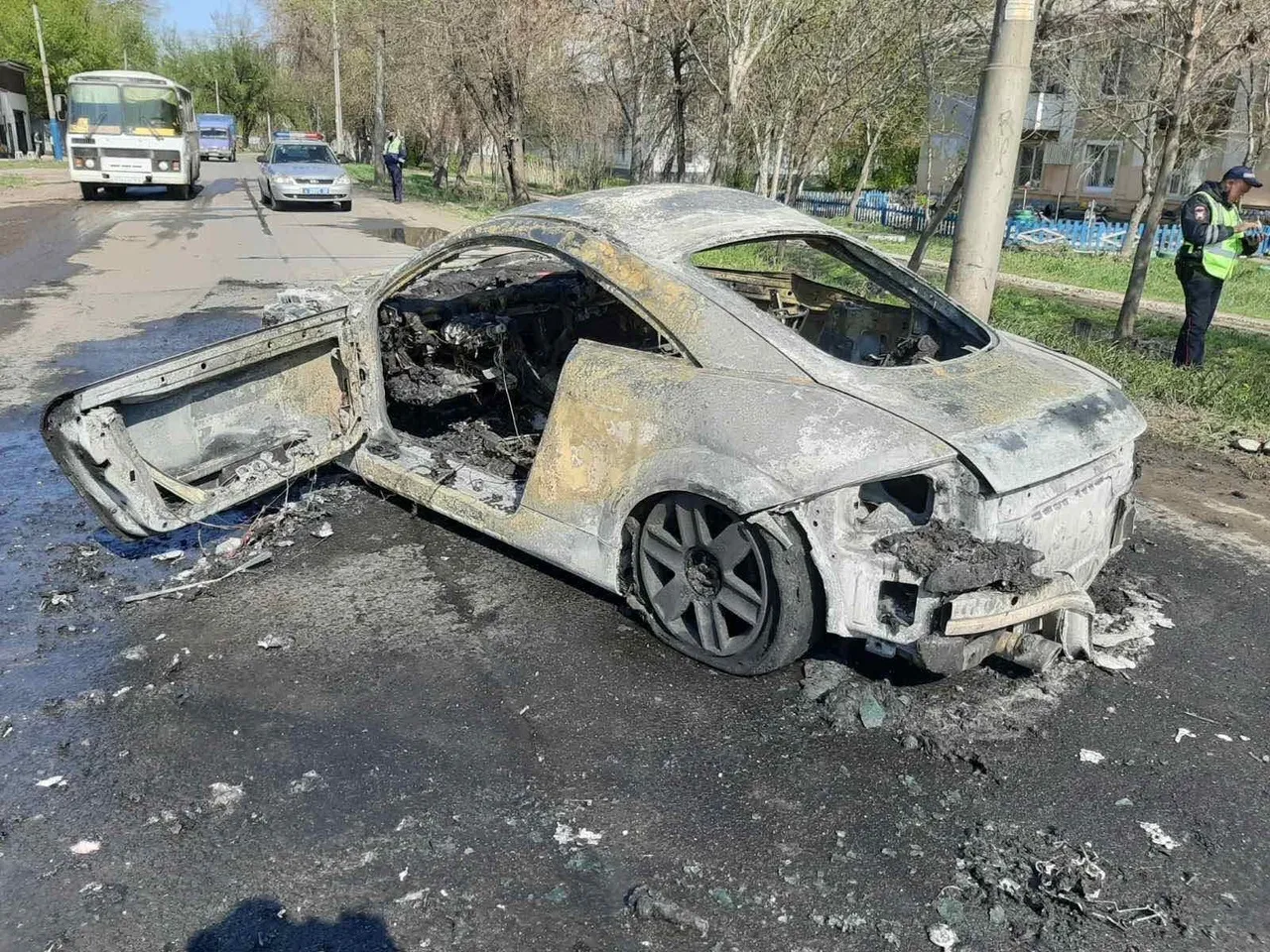 Эпичное ДТП в Самаре: красная Audi TT на огромной скорости не вписалась в  поворот | СОВА - главные новости Самары