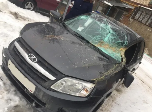 В Самаре мужчина на Гранте врезался в газопровод и сбежал