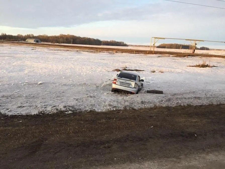 На большой скорости Лада перевернулась на трассе в Безенчукском районе