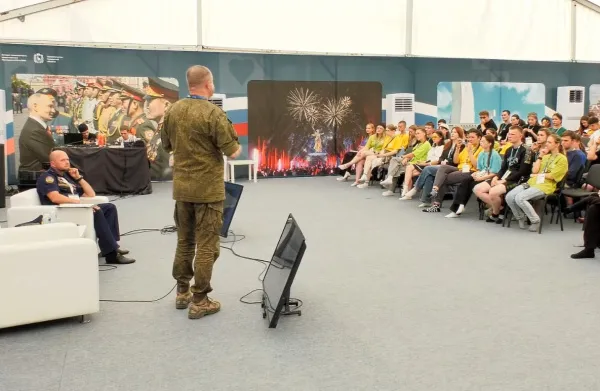 Ветераны СВО встретились с участниками молодежного форума "иВолга"