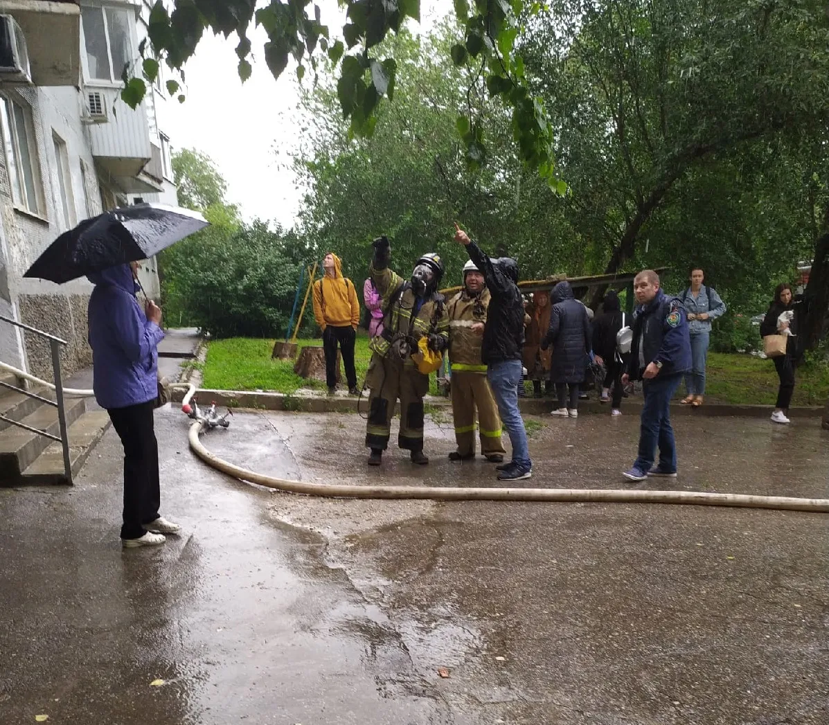 В Самаре пожарные спасли женщину и ребенка из горящего дома на пр. Кирова |  СОВА - главные новости Самары