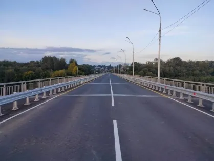 В Алтайском крае при строительстве моста экскаватор травмировал рабочего ковшом