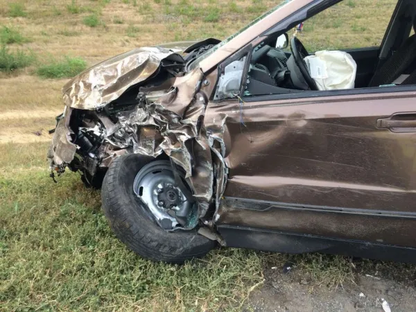 Пассажир погиб, двое детей пострадали: в Самарской области на трассе М5 SsangYong влетел в бок Renault