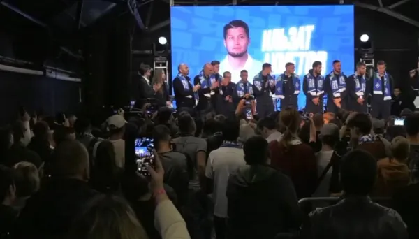 Новички "Крыльев Советов" встретились с болельщиками