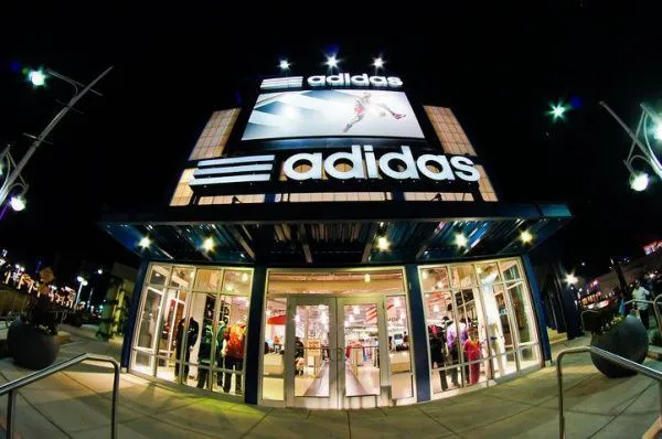 Adidas и Pandora могут вернуться в Россию