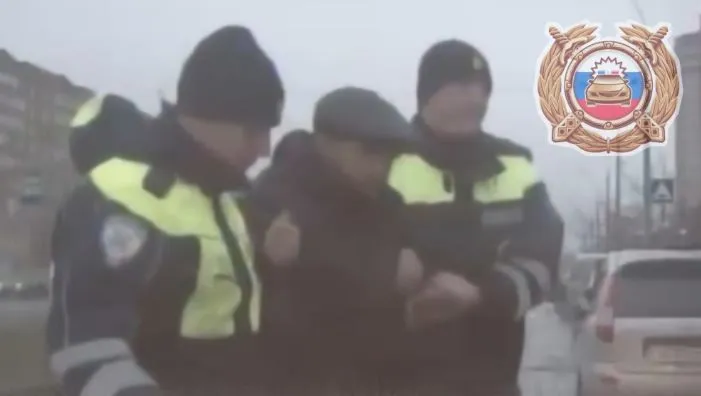 Тольяттинские полицейские помогли упавшему пожилому мужчине добраться домой