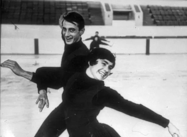 В память о легендарных фигуристах: в Самаре опубликованы фото пары Пахомова-Горшков 